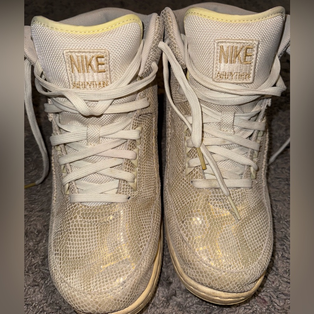 Nike Air Python white gold men’s tennis shoes size 9.5 scales